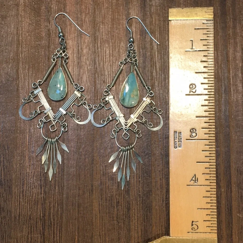 Silver & green stone dangle earrings 4” EUC pierced/fishhook. Stunning bohemian - Picture 6 of 8